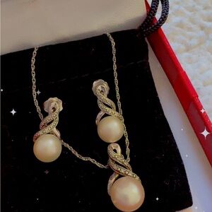 Elegant Pearl and Silver Jewelry Set